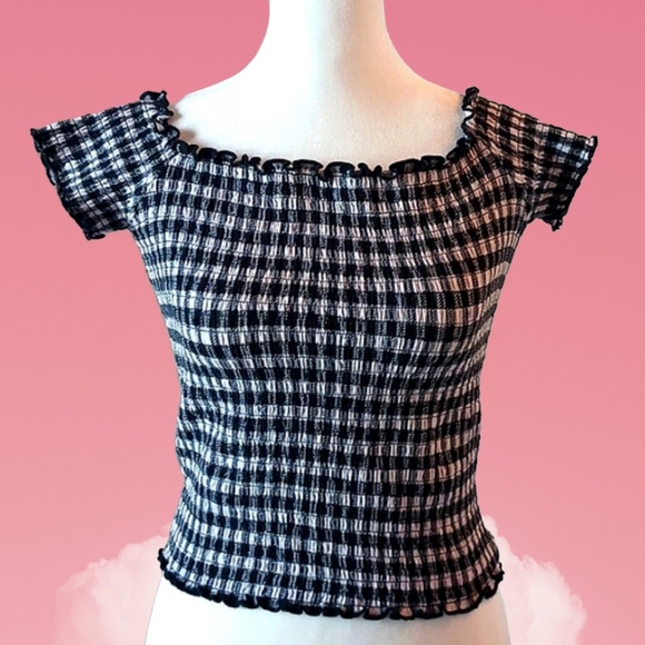 Hollister Tops - Hollister Smocked Crop Top Blouse Black & White Short Sleeve Jrs L